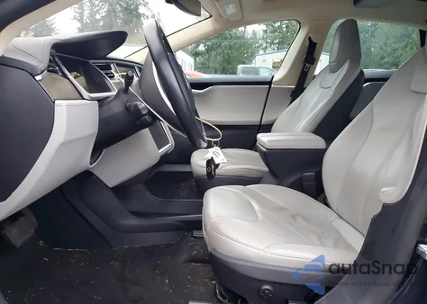 2013 Tesla Model S z USA, uszkodzony, nr VIN 5YJSA1CN2DFP03285